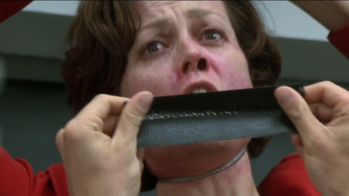 onlygoodtapegagcloseups: Copycat (1995) - Sigourney Weaver imgur.com/a/pOJMC vk.com/