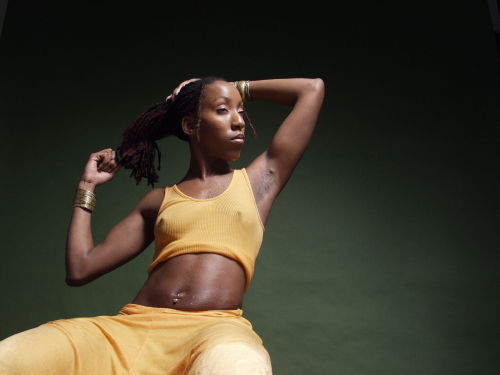queenlionesss:  These are all RAW images from one of my first photo shoots back in 2004.  I had just graduate college in 2003 with a degree in Exercise and Sports Science and Nutrition. I was working as a trainer and wanting to get into fitness modeling. 