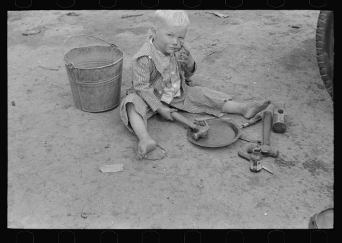 theverge:  DEPRESSION-ERA KIDS WERE MORE BAD-ASS THAN YOUYale’s searchable archive of over 170,000 Depression-era images yields some interesting glimpses into where/how kids used to play. Example: with hammers, near a dead dog, on top of a barn.This