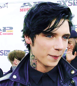 ttheshadowside: I love these gifs with all my might.