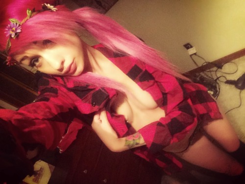 utterly-insane-panda:Night🐼💖   I dont usually reblog her pics… but thats just unf worthy for some reason… *cock twitch*