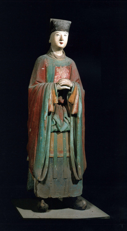 Song dynasty statues of female officers