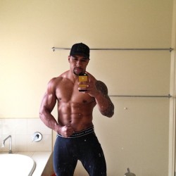 spandextights:  BEST OF BLOG 2013 JUNE Despite the filthy mirror…the light and shadow on this incredible physique was well-received.  I think 600 people thought this was Dwayne “The Rock” Johnson…which is is why it got some traction.