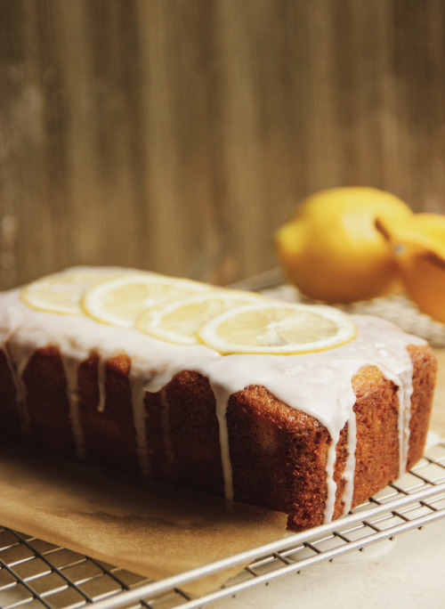 sweetoothgirl:    Glazed Lemon Pound Cake