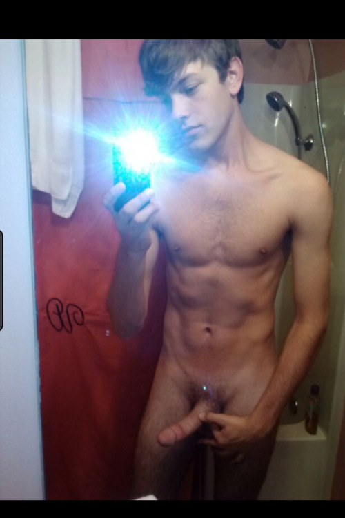 ton-of-fun: ton-of-fun and gayoutdoors:Bringing you Beautiful men!!! :)This is one sexy dudeFoll