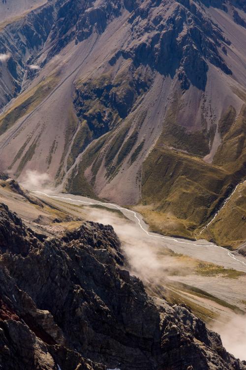 oneshotolive:  Valley in the Southern Alps, New Zealand [OC] [3265x4898] 📷: AA_BATTERY 