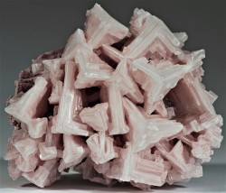 bijoux-et-mineraux:  Pink Halite - Owens