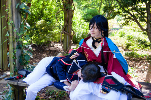 thecrippledmuse:And of course, self indulgent OTP photos with tiny wife. Horikawa keeps him in lin