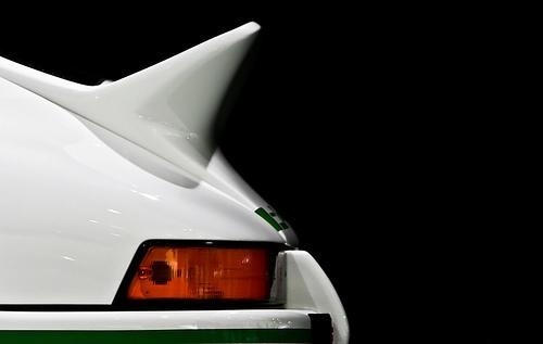 steepstep:  asystematiclove:  #porsche  eternl ducktail. its attraction wont fail. 