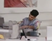 oyezayn:  am i  the only one who  noticed zAYN sitting at a desk and drawing dRAWING 