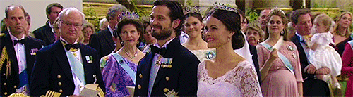 princessphines:  One heartwarming moment during the wedding ceremony of Prince Carl