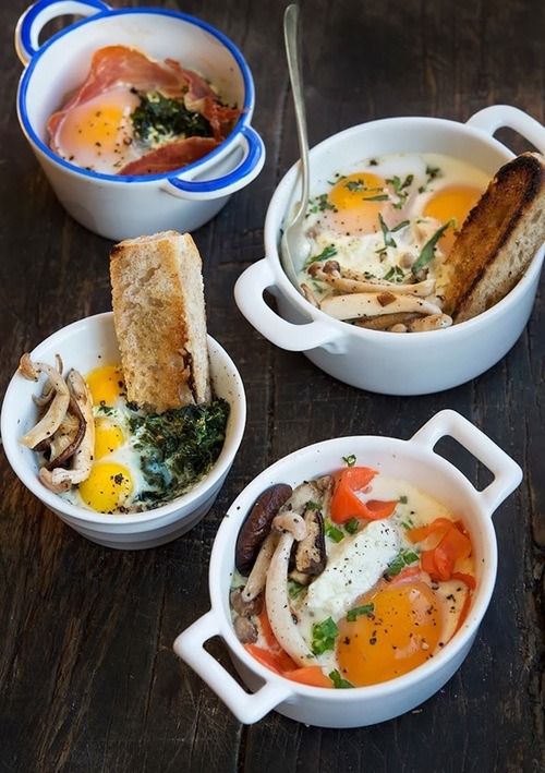 in-my-mouth:  Oeufs en Cocottes (Baked Eggs)    Omg these look to die for!