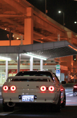 camber:  Nissan Skyline GTR R32. 