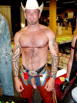 masterchrisit:  Mikel  Wish the Cowboys here in Tucson, Arizona would dress like this