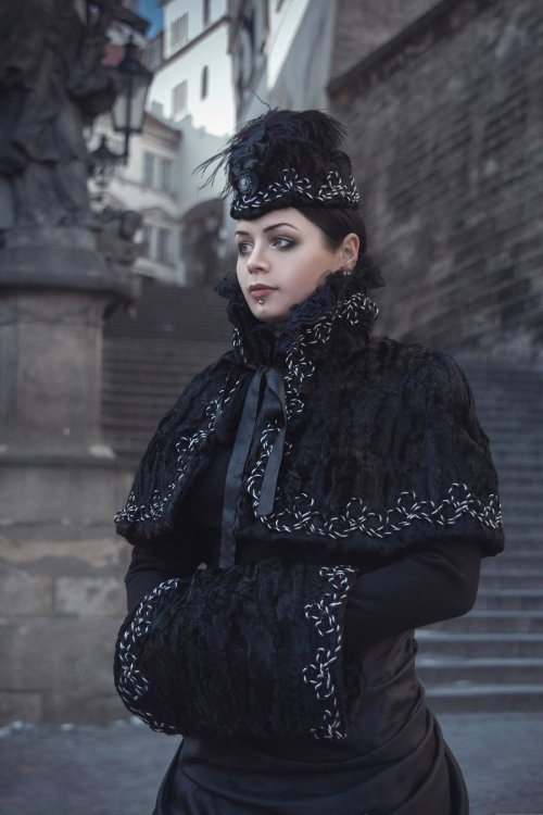 the-dark-drive:Victorian Winter Gothic Costume by BlackMart