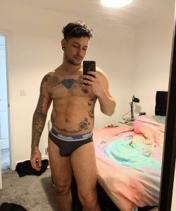 pigboysexposed:He got thick 🐷💪