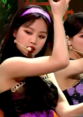 roseband: (Soojin) “Hwaa” // 210117 Inkigayo