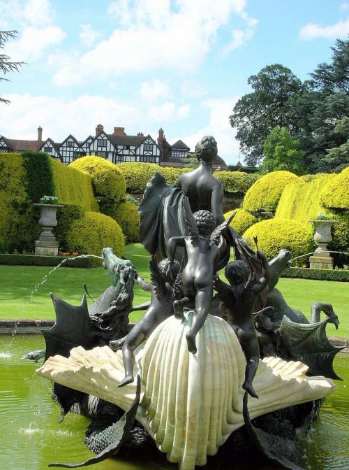 The Venus Fountain at Ascott House / England (by Robert).