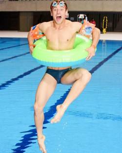 michel-pierre:  Tom Daley bulging in speedos