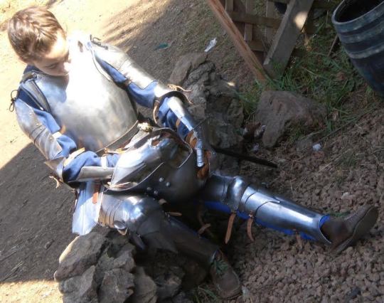 systlin: iamemeraldfox:  musingmollusk:  So sometimes I see bros on the internet talk about how women couldn’t have worn armor historically, because it was too heavy for them. Here is a picture of me wearing armor when I was a nerdy 14-year-old girl