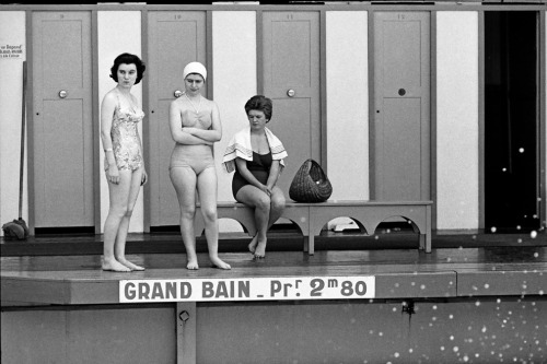 joeinct: Les Bains Deligny, Photo by Marc Held, 1960 https://painted-face.com/