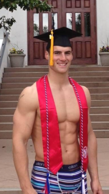 muscleorlando:  It soon going to be graduation time again. Congratulations to anyone graduating!!
