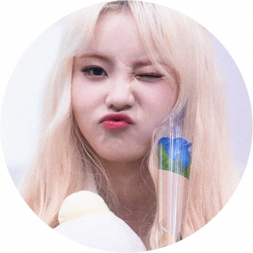 — jinsoul icon’s— like or reblog if you save/use 