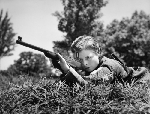 Young hunter aiming rifle