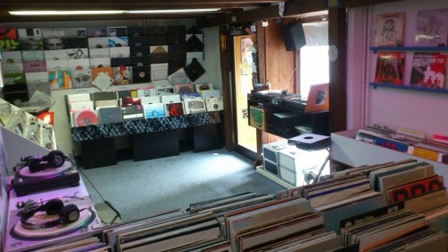 vinylandgeekstuff:  Record Store 