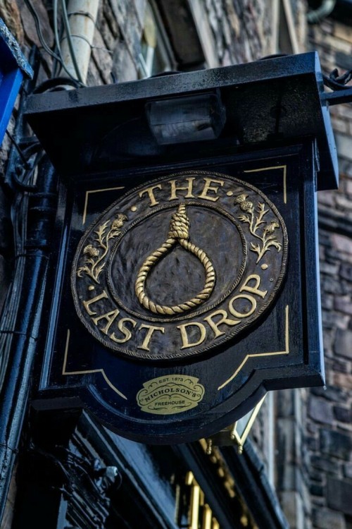 legendary-scholar:    The Last Drop Pub, Edinburgh.