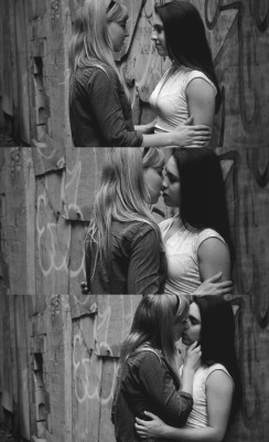 lipstick-andlesbians:  👭