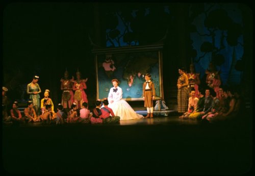 operaqueen: Gertrude Lawrence gets to know a few of the kids. The original Broadway production of Th