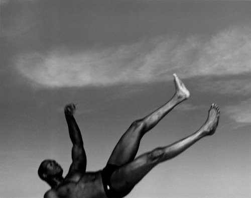 powerful-art: Nadav Kander - Falling, 1997