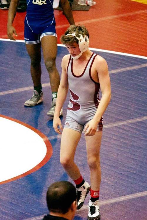 goodwilljunky:Live to be in thier locker rooms, dam so hot
