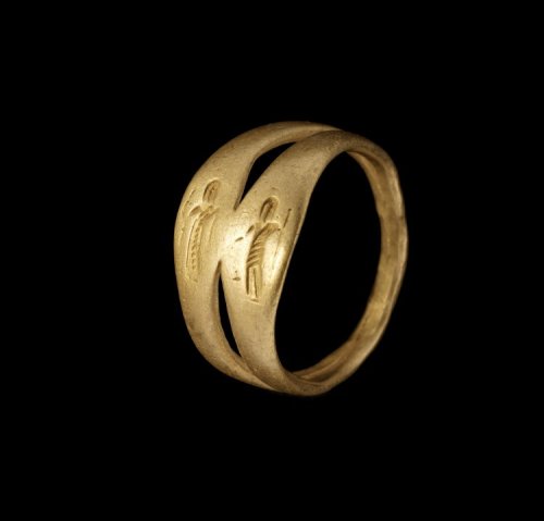 ancientpeoples:Finger Ring engraved with a figure of a Priestess or a female deityc. 1st Century BC 