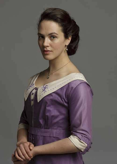 erotica-universe:  Actress Jessica Brown Friendly who played Sybil on Downton Abbey