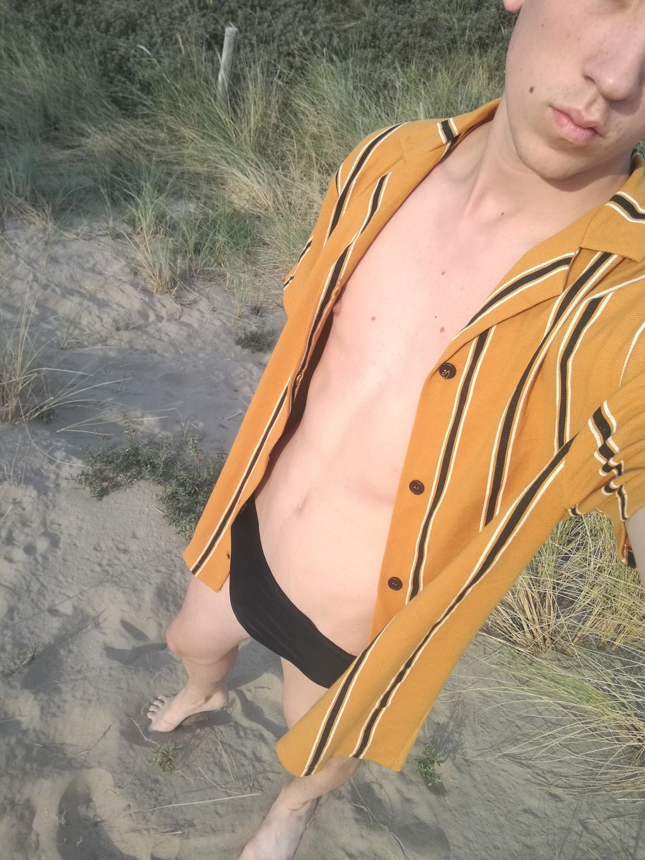 lane402:  batsontheceiling:  beach day  Hot Bod !!!