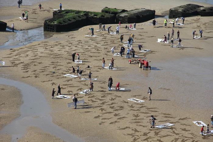 odditiesoflife:  9,000 Fallen Soldiers Stenciled into Sand at Normandy Beach To commemorate