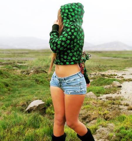 sex-life-drugs:  Linda como a Planta, gostosa como a fumaça _\|/_ 