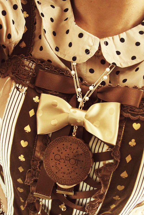 Welcoming 2016 with a chocolatey coordinate! (Featuring my favourite AP accessory of all time)