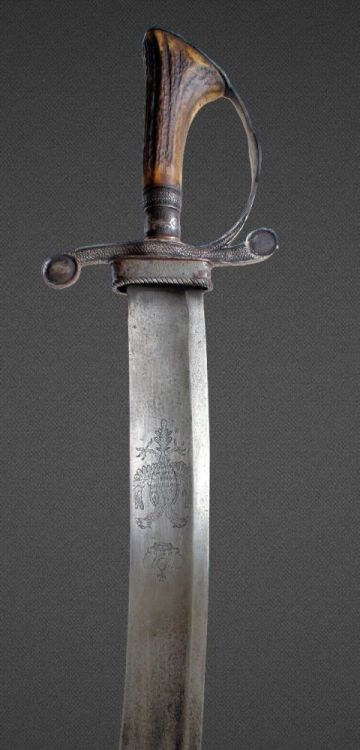 art-of-swords:Hunting SwordDated: circa 1600Culture: EuropeanMeasurements: overall length 69.5cm; handle length 13.5cm; 