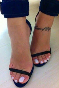 crazysexytoes:  Gorgeous toes