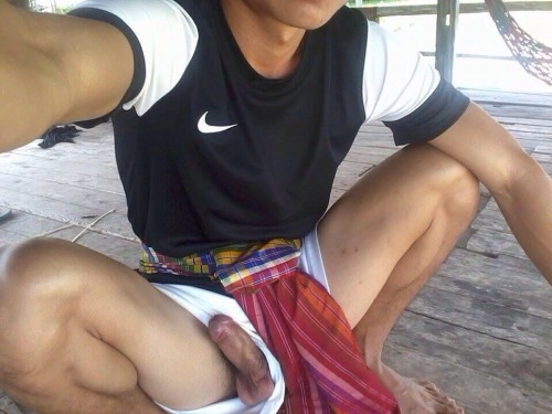 ngoeun69: theroyalonesg: Kampong Boy ចង់ចុយក្តិតប្រុសៗ!