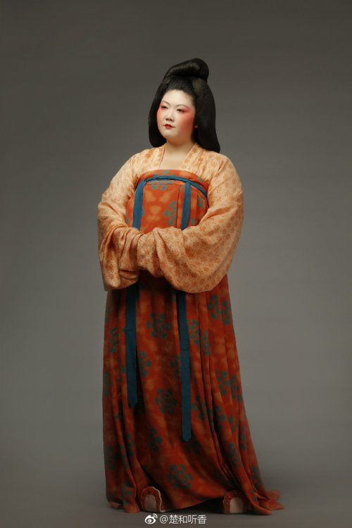 dressesofchina:Recreated costumes based on Tang-dynasty clay figures