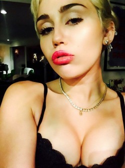 hotsexyfemalecelebs:  Miley Cyrus