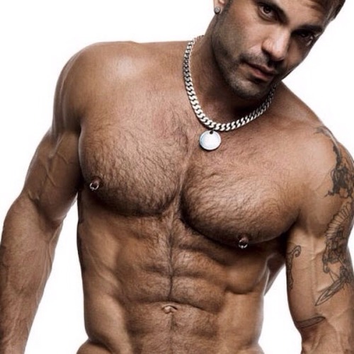  Rogan Richards 