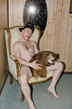 gingerobsession:  Wow… more ginger Damien Moreau. How I wish I was that bear… ;)  Hot!