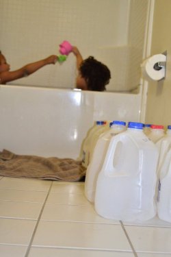 opagued:  curlyfro-gawdess:  thingstolovefor:    Friendly reminder that it STILL takes one hour and 23 gallons of water to take a bath in Flint. #Hate it!  Christ :/  if you would like to help the residents in Flint: http://www.helpforflint.com/action/