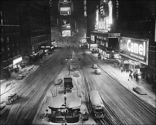 fuckyeahvintage-retro:  Times Square after a Snow, 1948 © USIA 