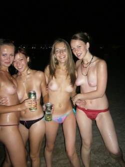 drunkgirlsblog:  Partying at the beach. …